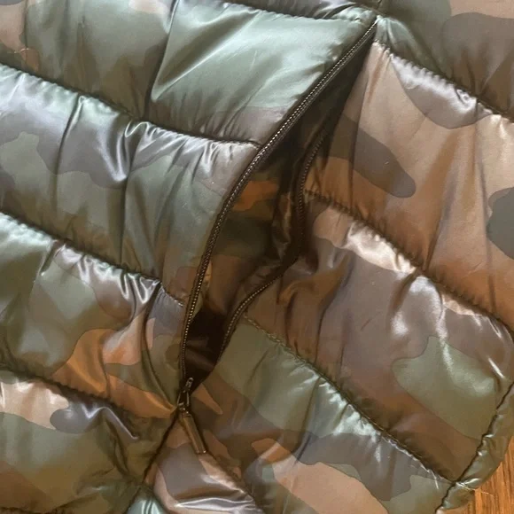 Padded Lightweight Jacket - Picture 3 of 4